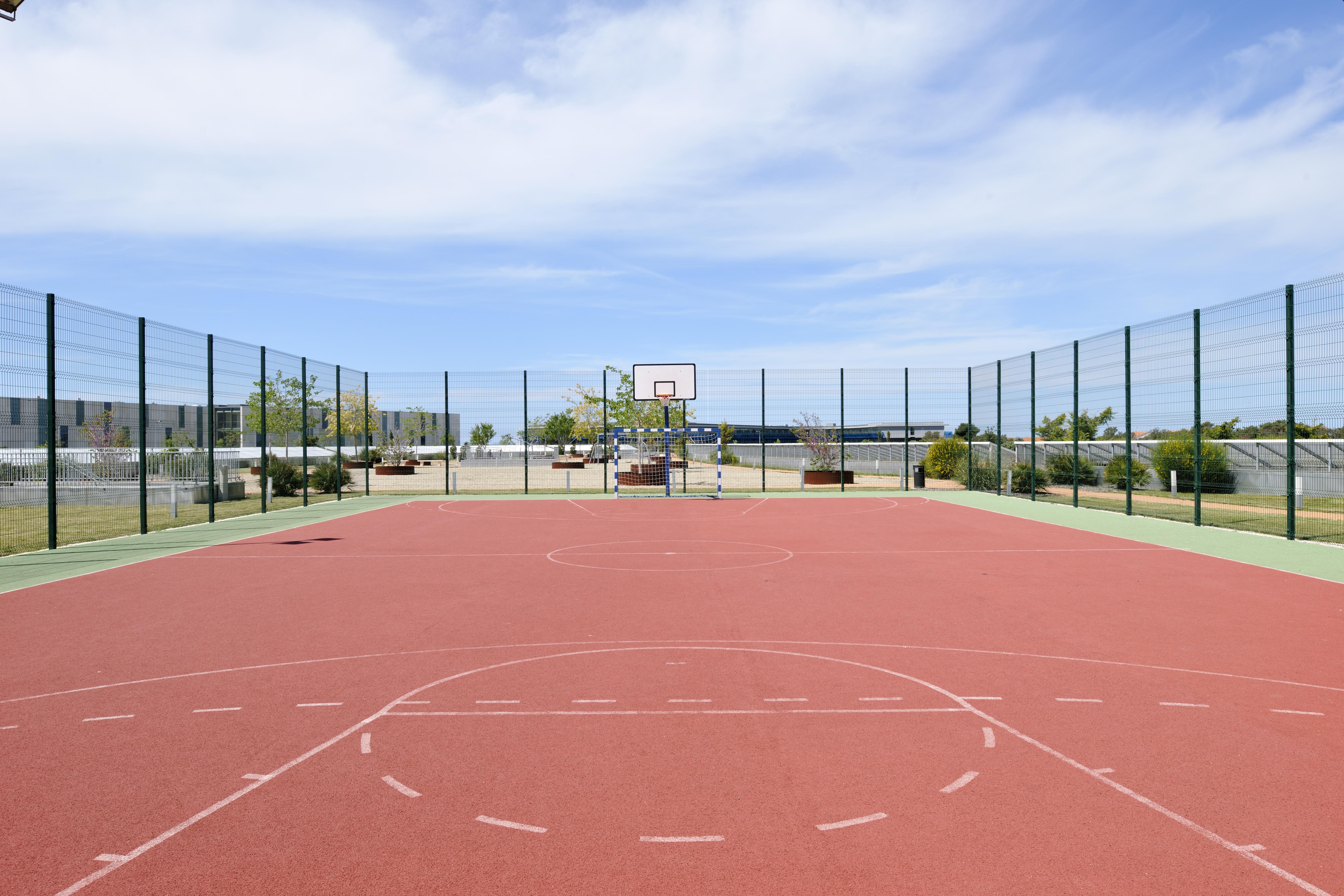 Falkensteiner Hotel & Spa Iadera Petrcane Eksteriør bilde Basketball court at the University of New England, Australia