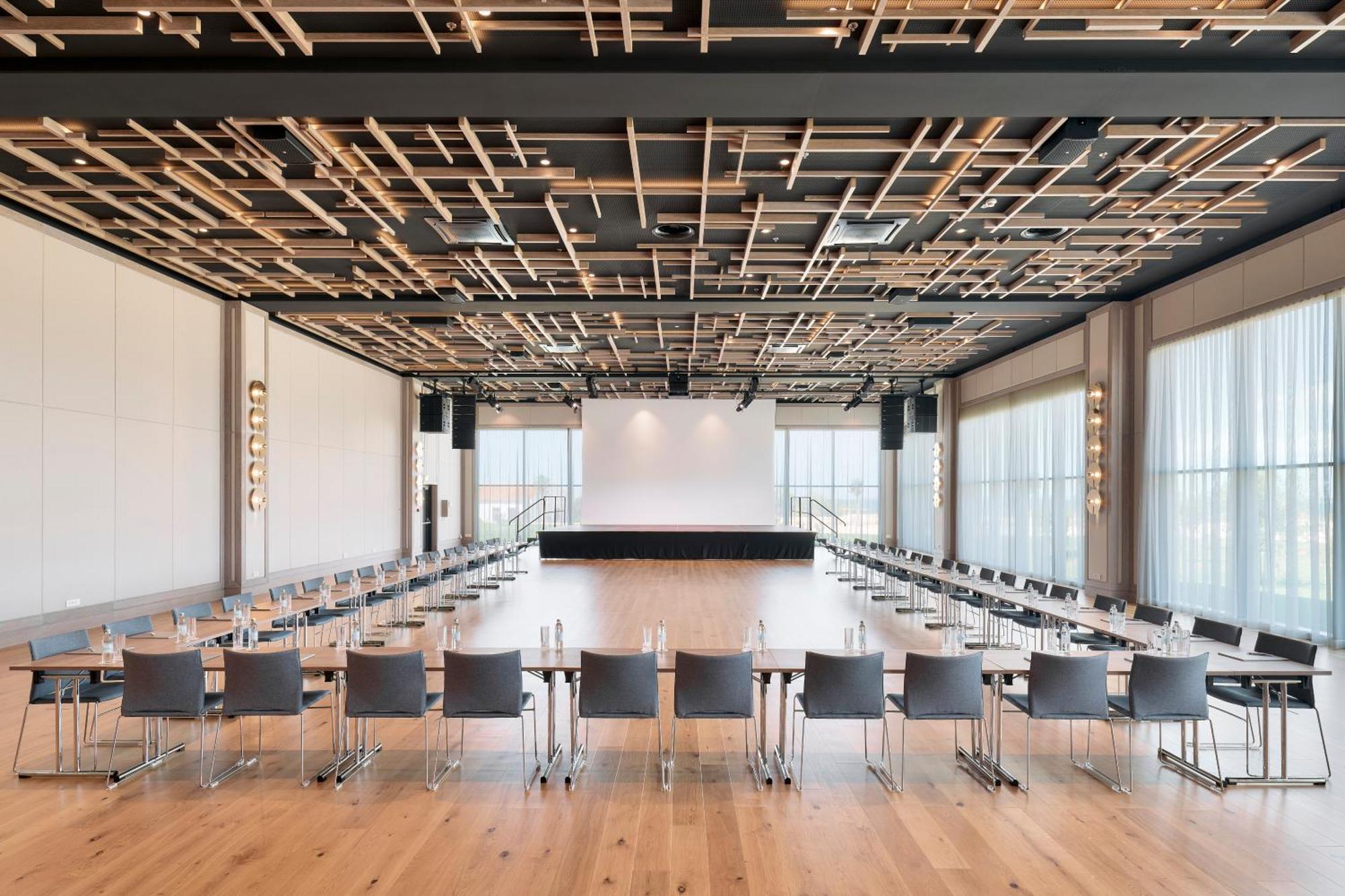Falkensteiner Hotel & Spa Iadera Petrcane Eksteriør bilde The 100-seat auditorium